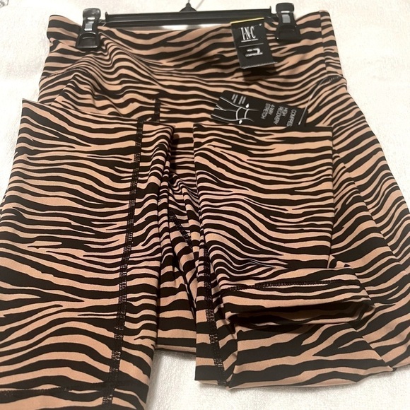INC INTERNATIONAL CONCEPTS
Tiger-Print Compression Leggings pants S - Picture 6 of 7